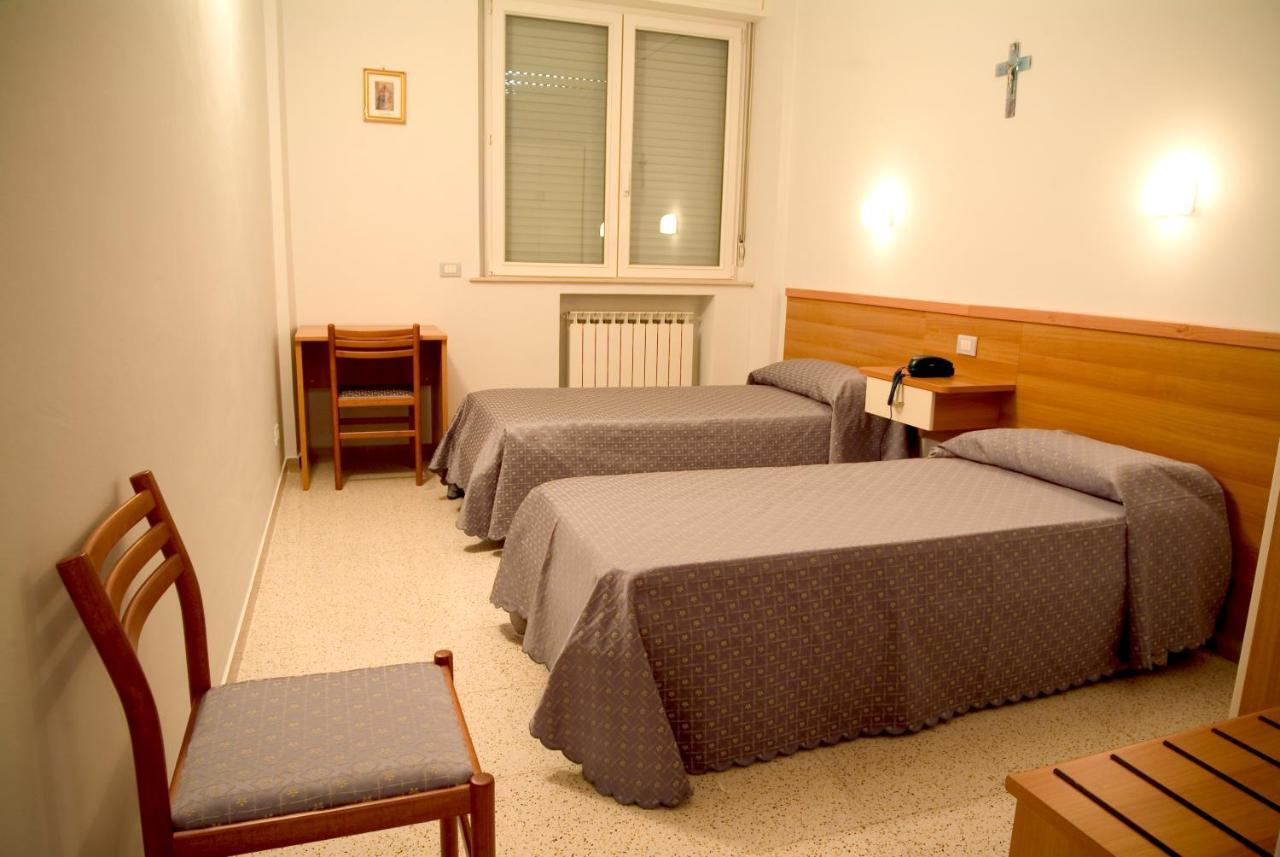 Casa Religiosa Di Ospitalita Nazareno Hotel Spoleto Room photo